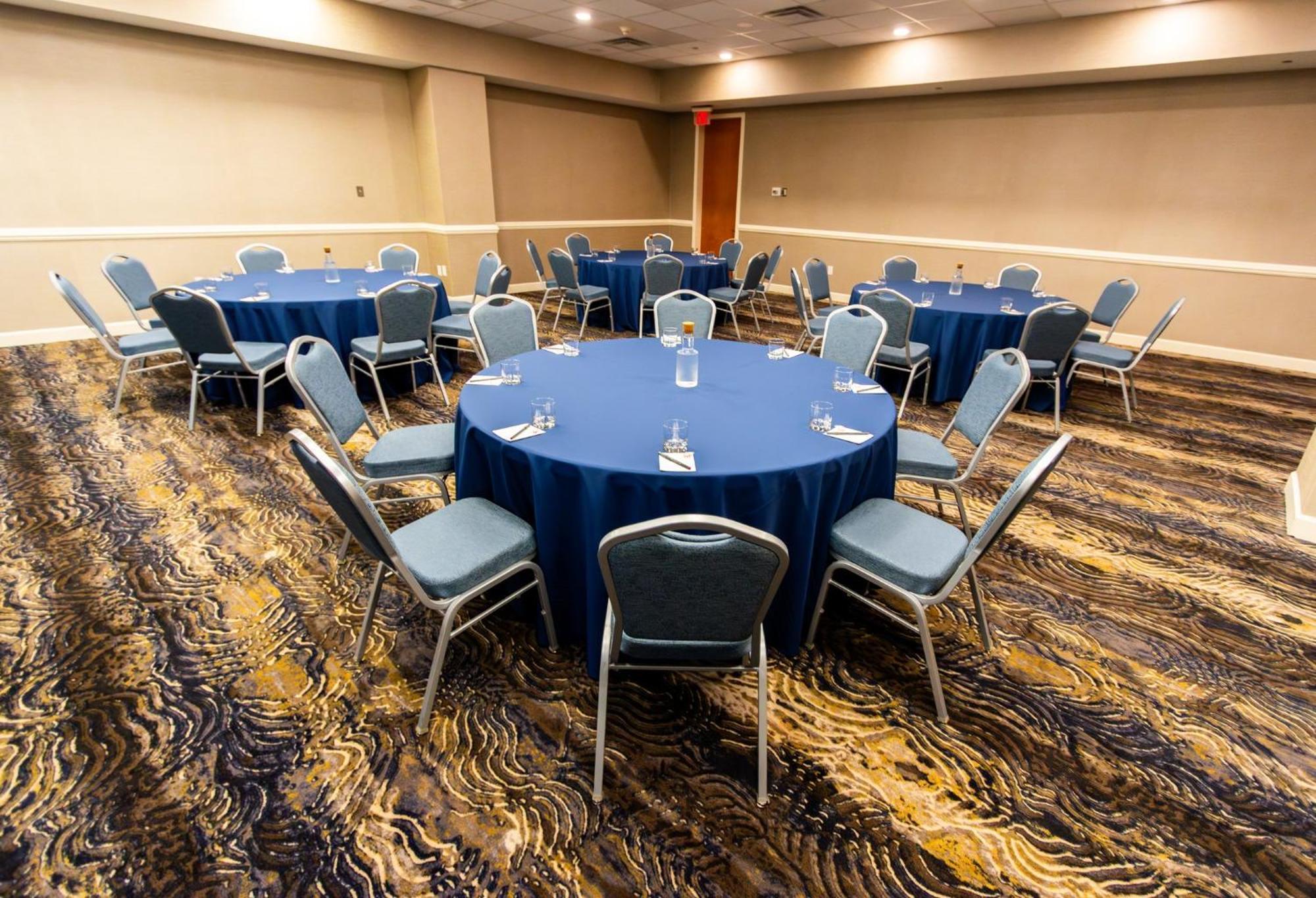 Hotel Crowne Plaza At Playhouse Square By Ihg 3*